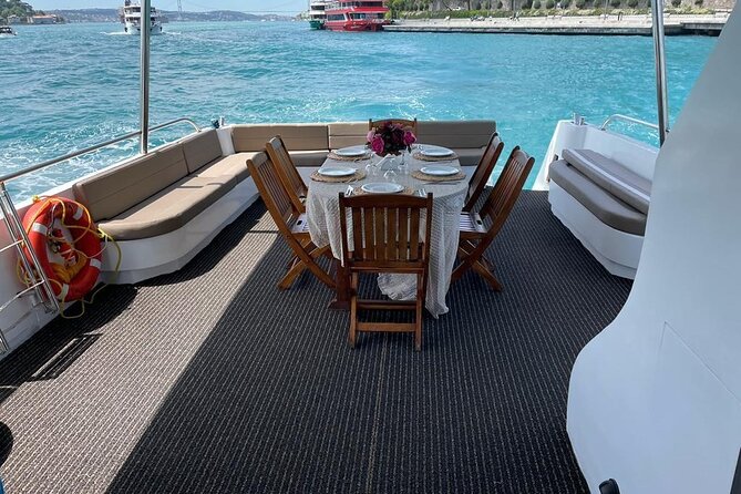 Budget Evening Cruise: Dinner, Live Shows & Party - Dinner, tea, and the drink setup: what’s actually included