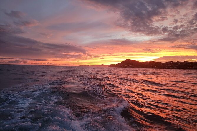 Cabo Arch Sunset Yacht Tour - Dinner & Drinks — Up to 18 Guests - The crew factor: service that feels personal (and sometimes celebratory)