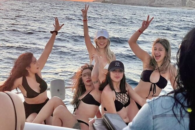 Cabo Arch Sunset Yacht Tour - Dinner & Drinks — Up to 18 Guests - Space on board: who it fits best and where it can feel tight