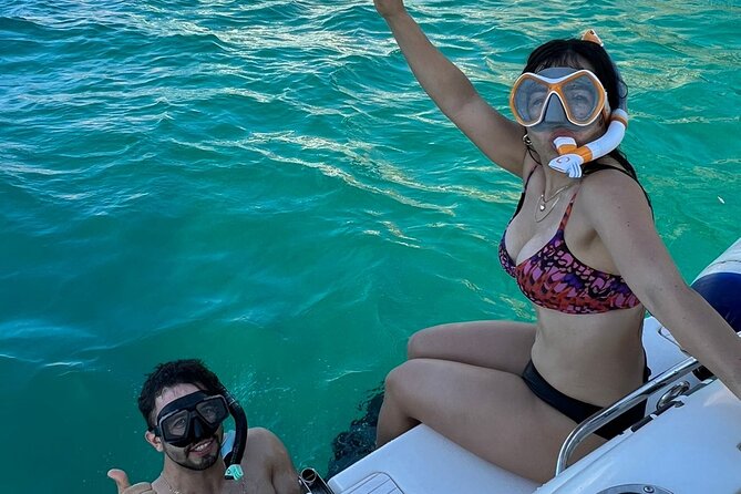 Cabo Private Yacht Tour: The Arch, Sea Lions & Scenic Beaches - Lover’s Beach and sea lions on the rocks: easy wildlife spotting