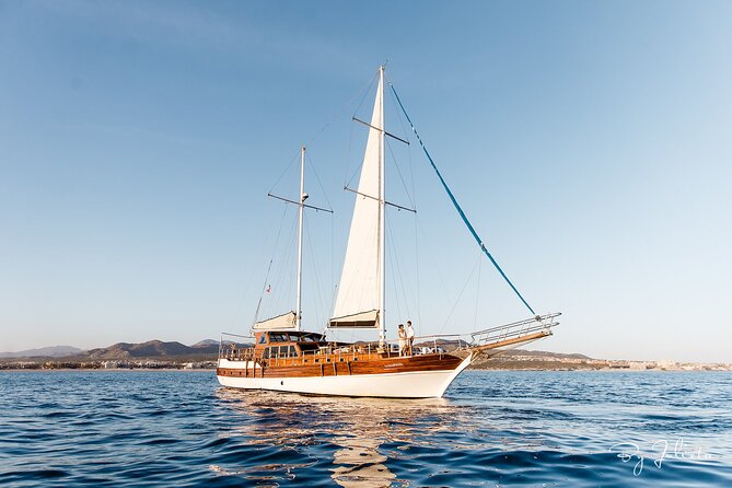 Cabo San Lucas Luxury Sailing Yacht and Dinner with a Chef - Cabo Sunset From a Luxury Sailing Yacht: What the 3 Hours Feel Like