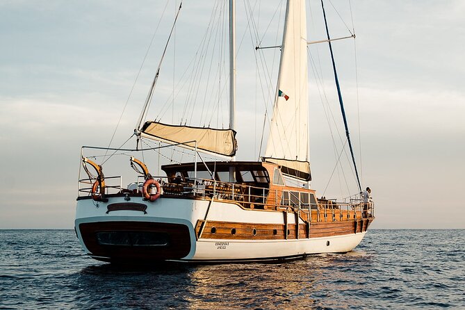 Cabo San Lucas Luxury Sailing Yacht and Dinner with a Chef - Playa de los Amantes / Playa del Amore: Ocean Sounds and Slower Time