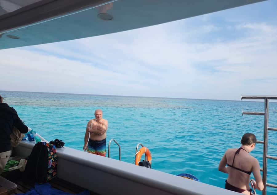Cairo to Red Sea: VIP Yacht Cruise, Snorkeling & Lunch - Snorkeling guides, safety gear, and the human side