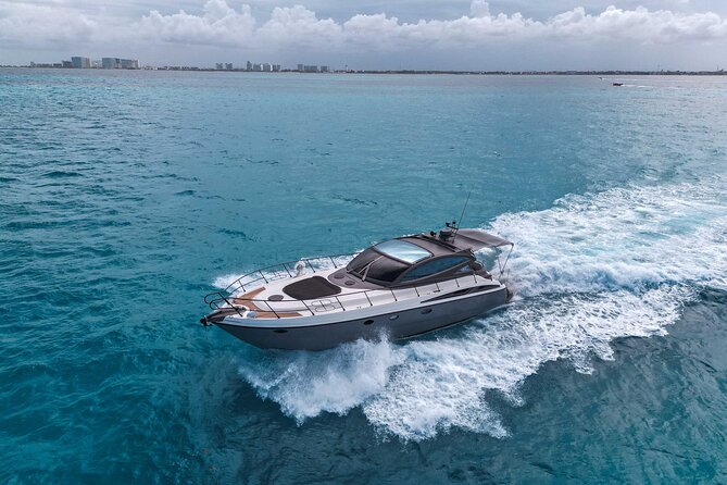 Cancun: 4-Hour All Inclusive Luxury Yacht – 50' Cranchi - 50 Cranchi comfort on a tight 4-hour schedule