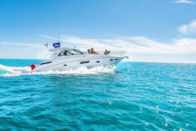 Cancun 4 hour Private Yacht Experience with Lunch and Open Bar Onboard - Cruising past Cancun with a private-group vibe
