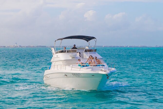 Cancún Yacht Rental SeaRay 46ft 25P13 - Onboard comforts: what’s included, what’s on you