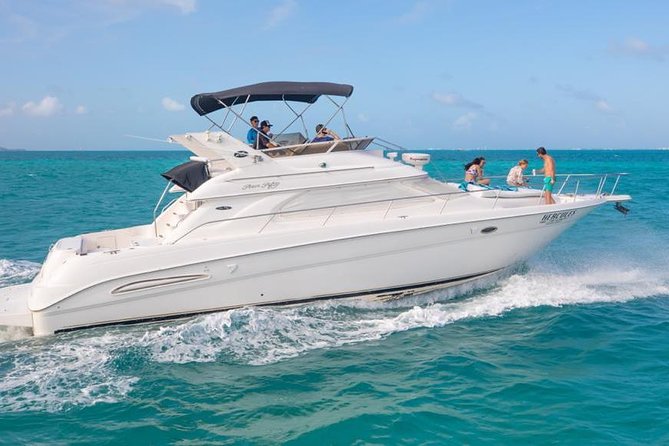 Cancún Yacht Rental SeaRay 46ft 25P13 - Crew service and safety: the details that matter on water