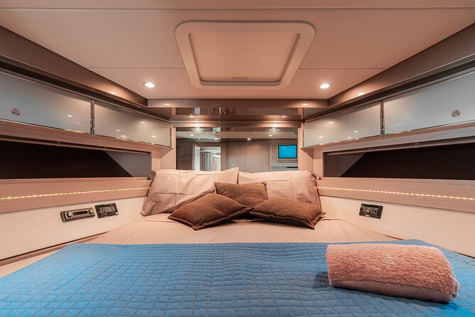 Capri private luxury yacht cruise from sorrento on Riva rivale 52 - Onboard comforts: snacks, Wi‑Fi, snorkeling gear, and music