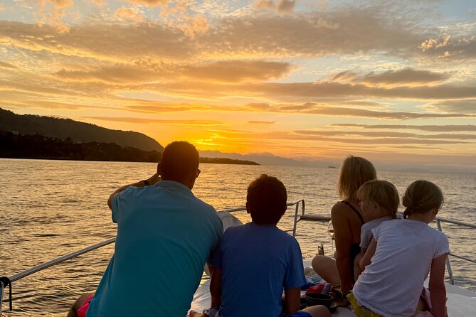 Cefalù : Mini Yacht Tour with Aperitif, Snorkeling and Caves - Aperitif on deck: what to expect from the included drinks