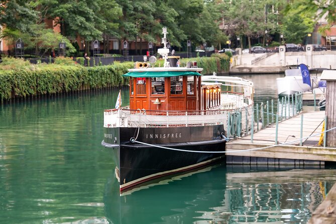 Chicago River Architecture Tour Aboard a Historic Yacht - Why this yacht tour hits differently than big-boat cruises