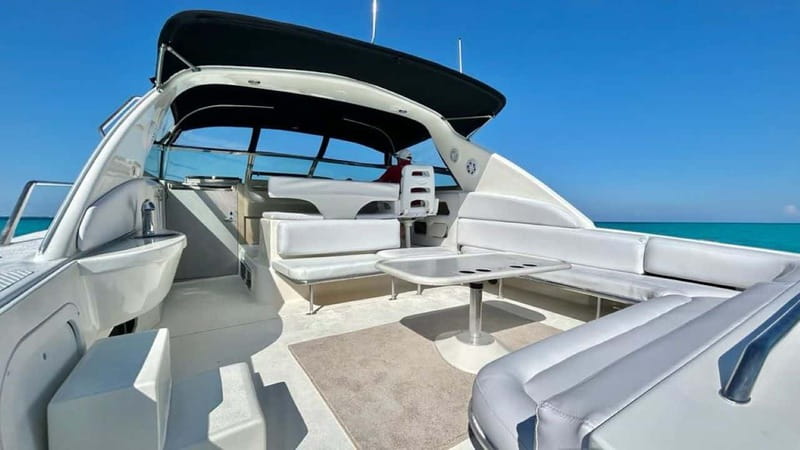 Cruising paradise in a luxury yacht in Cancun - Snorkeling gear included: how to plan your swim time well