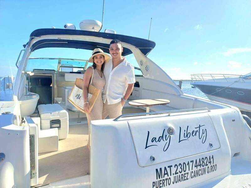 Cruising paradise in a luxury yacht in Cancun - Price and logistics: the real value math for a group yacht