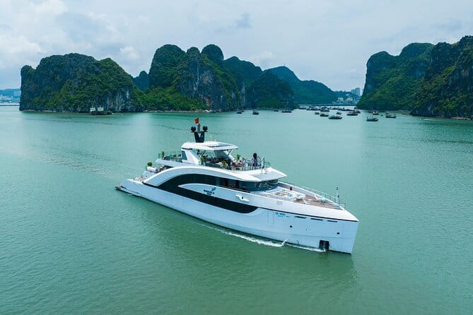 Day Trip - Luxury Experience in Ha Long Bay by Saquila Yacht - Saquila Yacht from Hanoi: a 4.5-hour luxury reset in Ha Long Bay