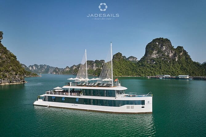 Day Trip - Luxury Experience in Ha Long Bay by Saquila Yacht - The Bay Harmony performance: onboard music and art as part of the schedule