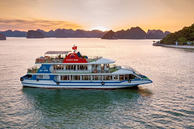 Day Trip - Luxury Experience in Ha Long Bay by Saquila Yacht - Lunch at Mondo Restaurant: Vietnamese flavors, seafood focus, and dietary help