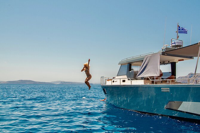 Diamond 36 Private Motor Yacht Caldera Cruise - The Crew Factor: Logistics, Service, and a Smooth Day