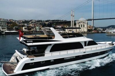 Dolmabahçe Palace and Sunset Tour on Luxury Yacht - The luxury yacht portion: sunset views plus included snacks
