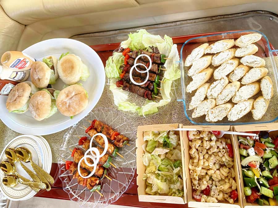 Dubai: 2 hr Private Yacht Cruise & softdrinks + Optional BBQ - Key highlights at a glance