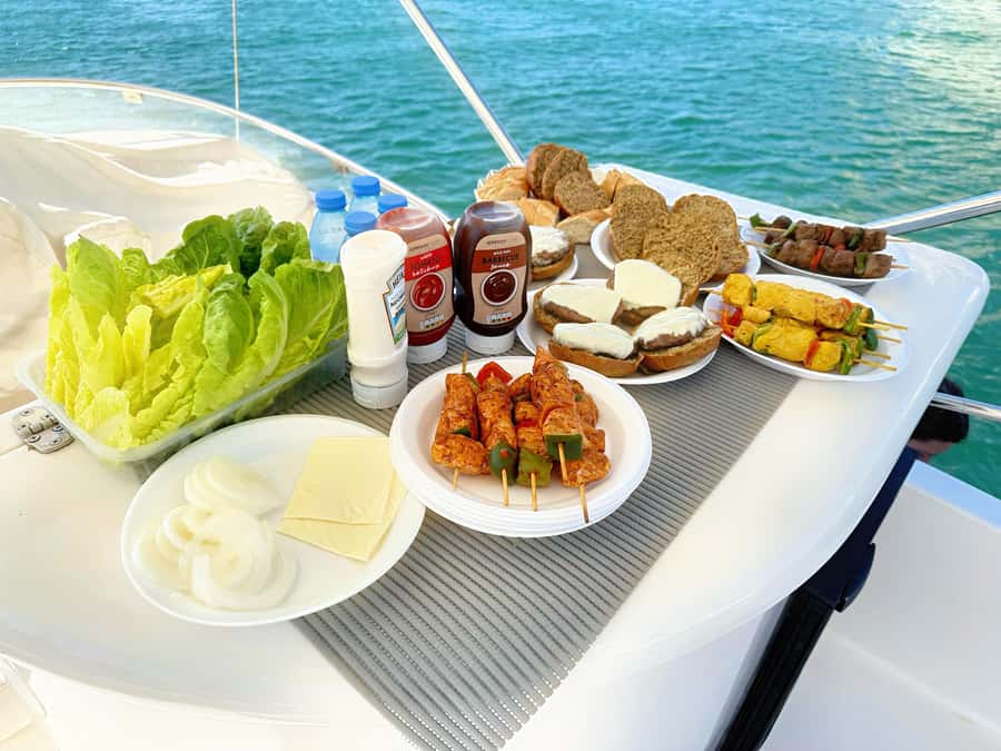 Dubai: 2 hr Private Yacht Cruise & softdrinks + Optional BBQ - Why this private yacht BBQ works so well in Dubai’s heat