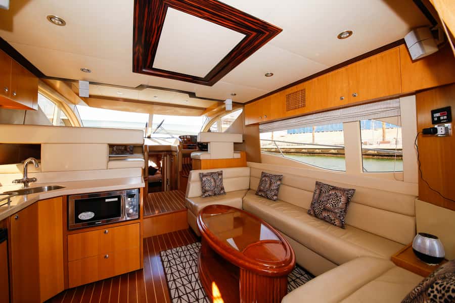 Dubai: Atlantis and Burj Al Arab Cruise on Luxury Yacht - Onboard service and photo help: what “luxury” feels like here