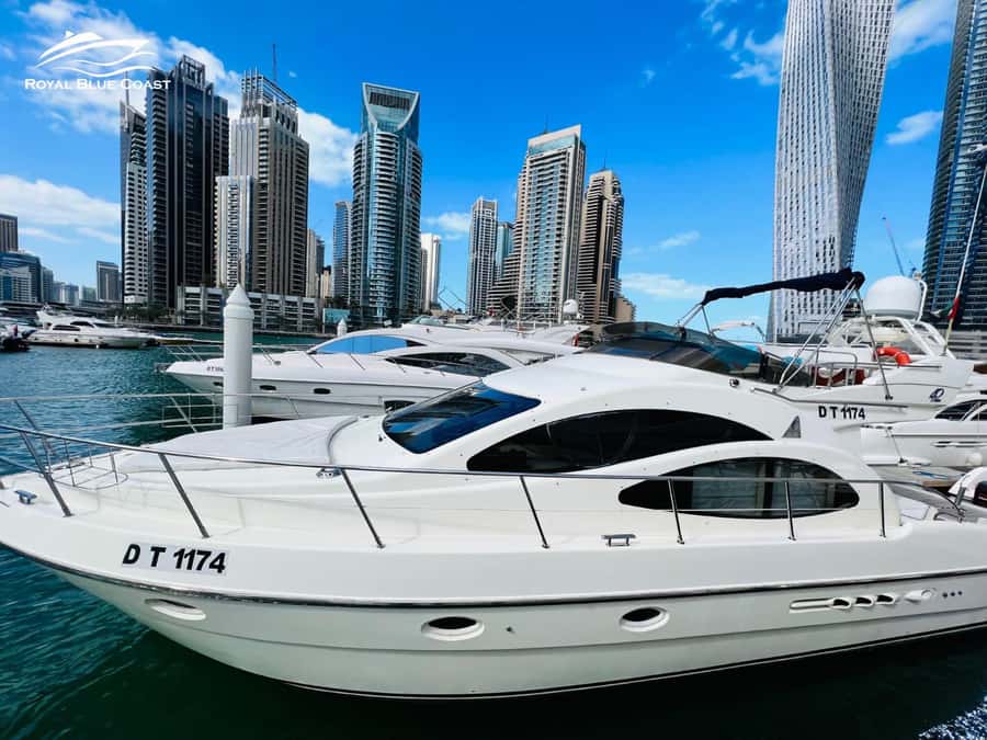 Dubai: Azimut 42 Feet Private Luxury Yacht Cruise - Meeting at Royal Blue Coast Yachts Rental and finding Gate T