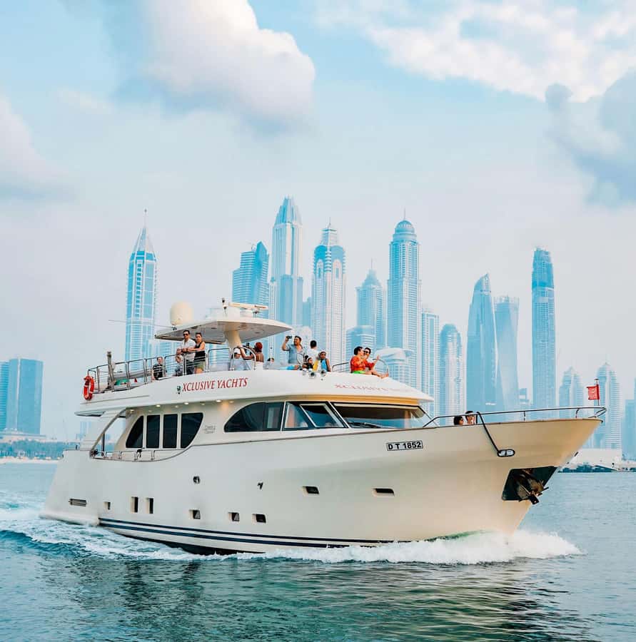 Dubai: Instagrammable Yacht Tour with Drinks & Ain/JBR Views - Key things to know before you board