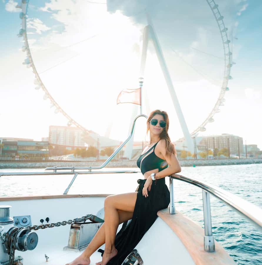 Dubai: Instagrammable Yacht Tour with Drinks & Ain/JBR Views - What happens once you’re on board