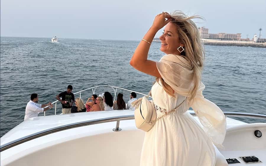 Dubai: Luxury Sunset Yacht Tour with Snacks and Drinks - Quick highlights that matter