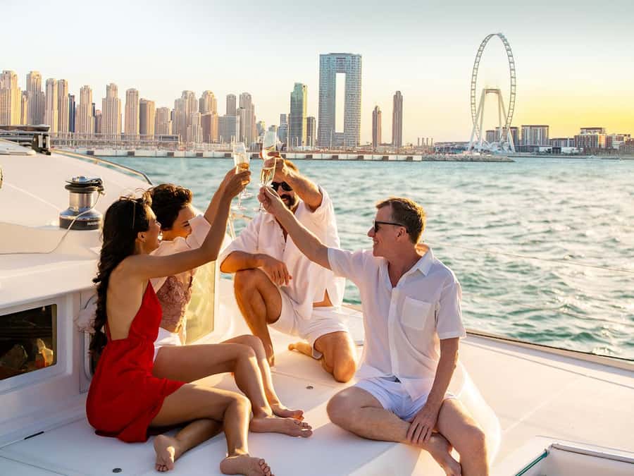 Dubai: Luxury Sunset Yacht Tour with Snacks and Drinks - A 2-hour Dubai sunset cruise with iconic sights you can frame