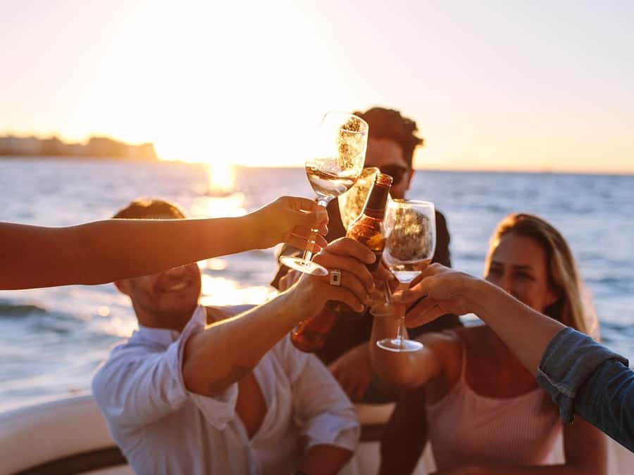 Dubai: Luxury Sunset Yacht Tour with Snacks and Drinks - Food and drinks: what you get, what you should expect