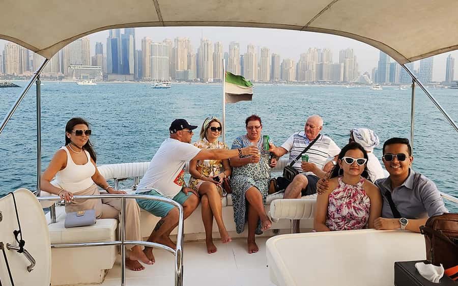 Dubai: Luxury Sunset Yacht Tour with Snacks and Drinks - Photo and timing tips so your pictures look sharp