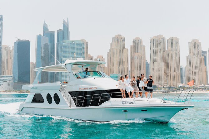 Dubai Marina 1hr Yacht tour with Drinks - Crew Help, Photo Tips, and How to Get the Best Shots