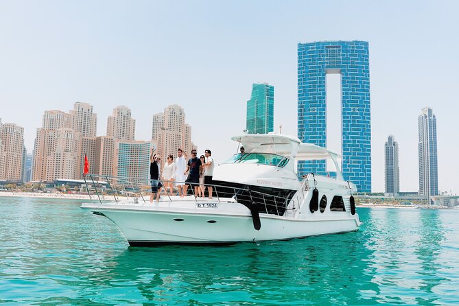 Dubai Marina 1hr Yacht tour with Drinks - Where You Meet and How Getting Onboard Feels