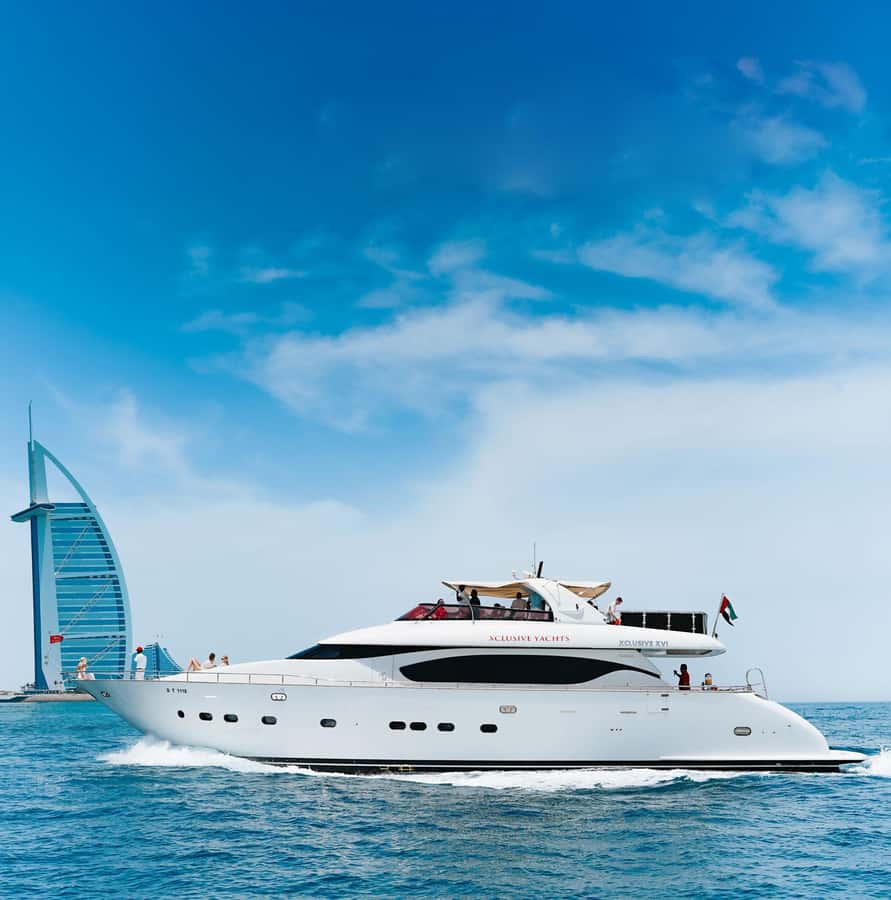 Dubai Marina: Luxury Yacht Tour with Breakfast or BBQ Option - Boarding at Dubai Marina: Lounge Time, Shoe Rules, and First Impressions