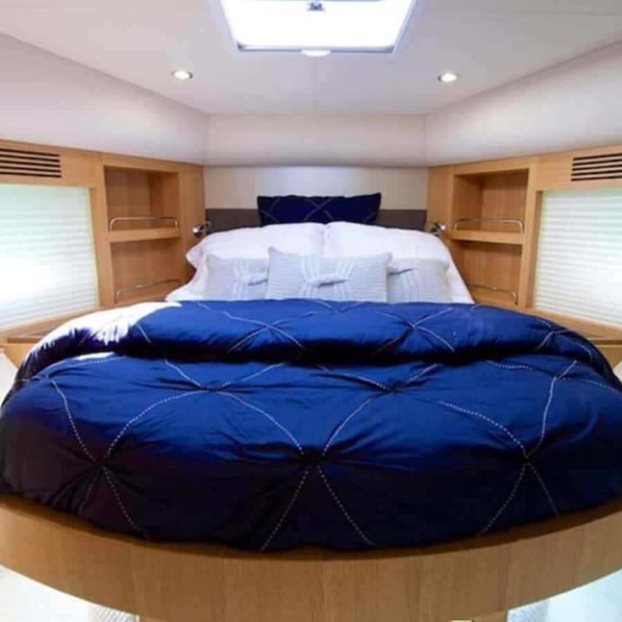 Dubai: Marina Sightseeing on Yacht with Breakfast - Bluetooth speaker and the onboard “comfort layer”