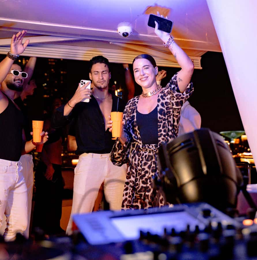 Dubai: Marina Yacht Party with BBQ, Unlimited Drinks and DJ - Dubai Marina BBQ Yacht Party: what you’re really buying