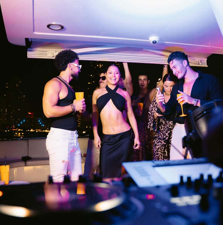Dubai: Marina Yacht Party with BBQ, Unlimited Drinks and DJ - DJ and party vibe on the open deck