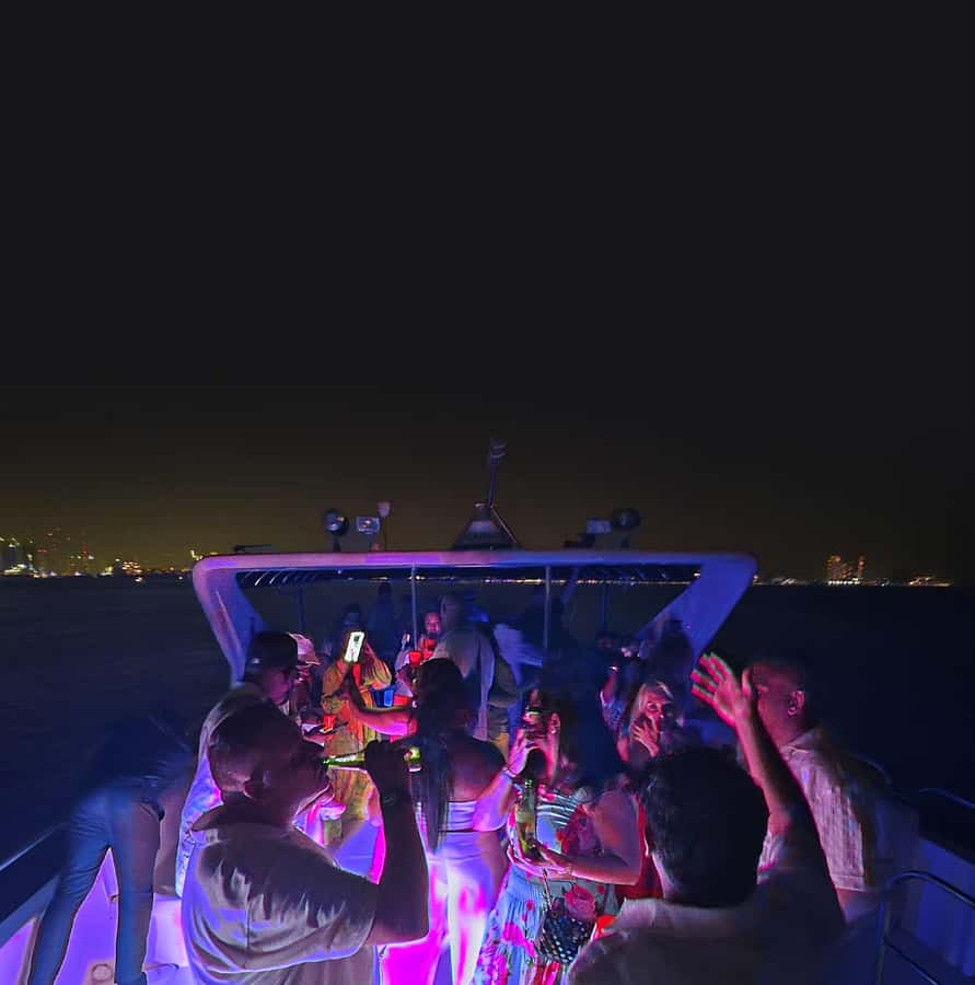Dubai: Marina Yacht Party with BBQ, Unlimited Drinks and DJ - Unlimited drinks and BBQ sliders: what to expect