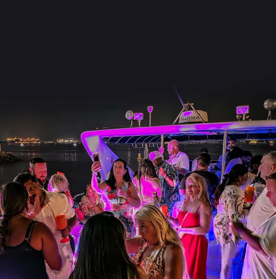 Dubai: Marina Yacht Party with BBQ, Unlimited Drinks and DJ - Price and value versus a club night in Dubai