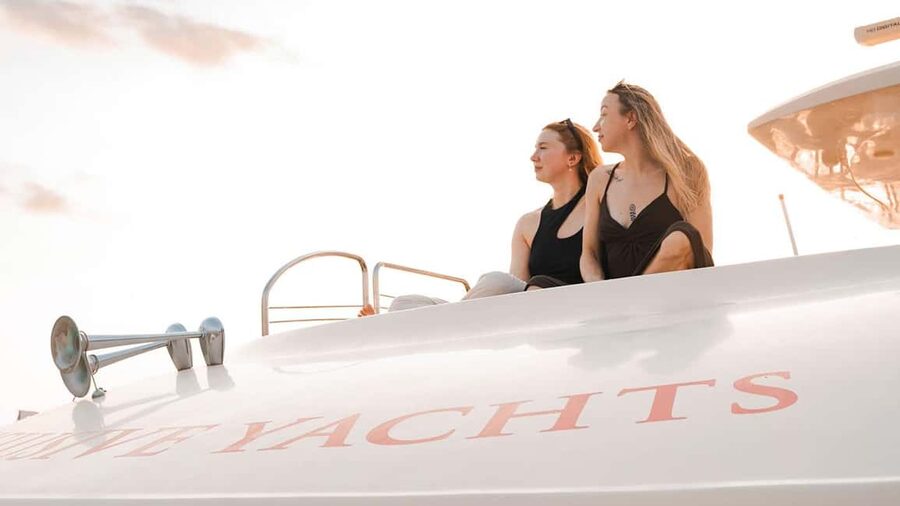 Dubai Marina Yacht Tour: Ain Wheel, JBR & Harbour in 1 Hour - What to bring (and what to skip) for a smooth hour