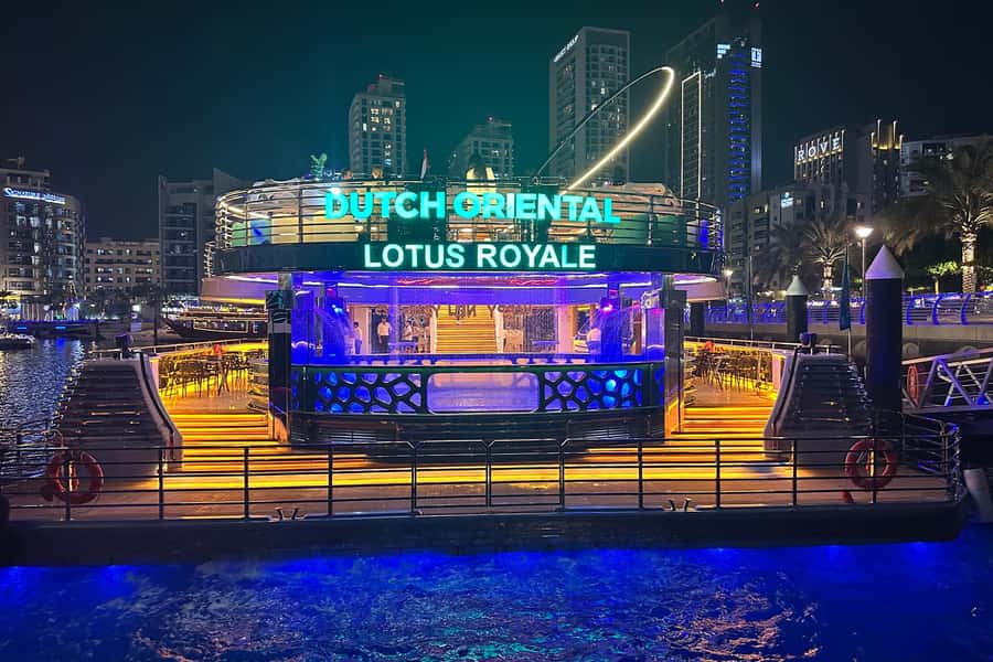 Dubai: Mega Yacht Dinner Cruise with Buffet - Why a Dubai Marina mega yacht dinner cruise feels different