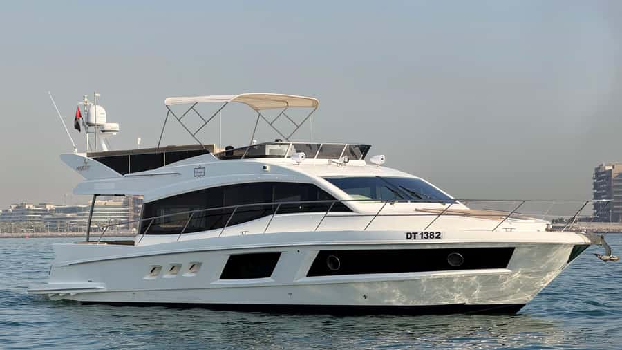Dubai: Palm Jumeirah luxury private yacht Tour - Private yacht luxury in Dubai Marina: why this feels worth it