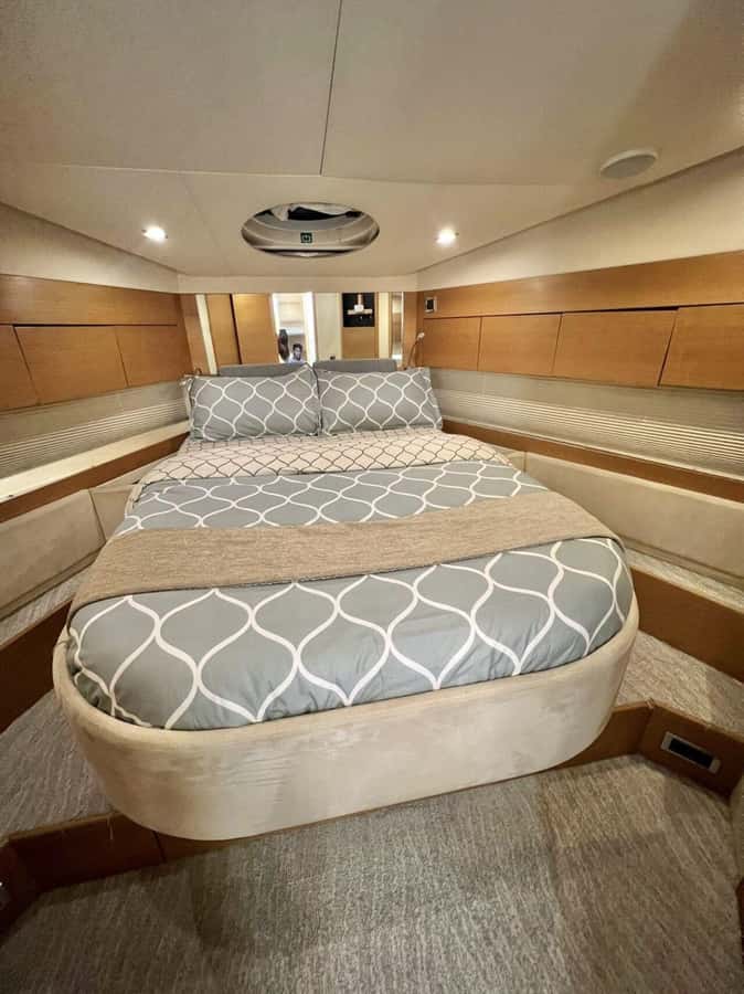 Dubai: Palm Jumeirah luxury private yacht Tour - The 3-hour cruise: swimming stop, BBQ options, and sea-time snacks