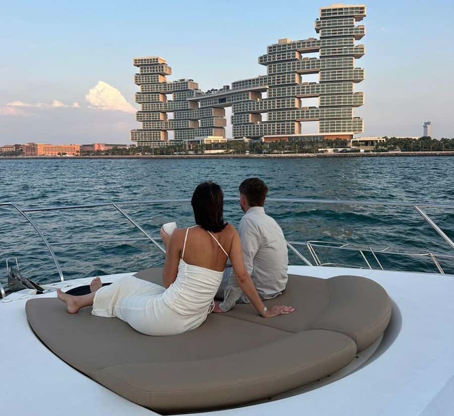 Dubai: Palm Jumeirah luxury private yacht Tour - The guide and crew vibe: helpful, clear, and ready to answer