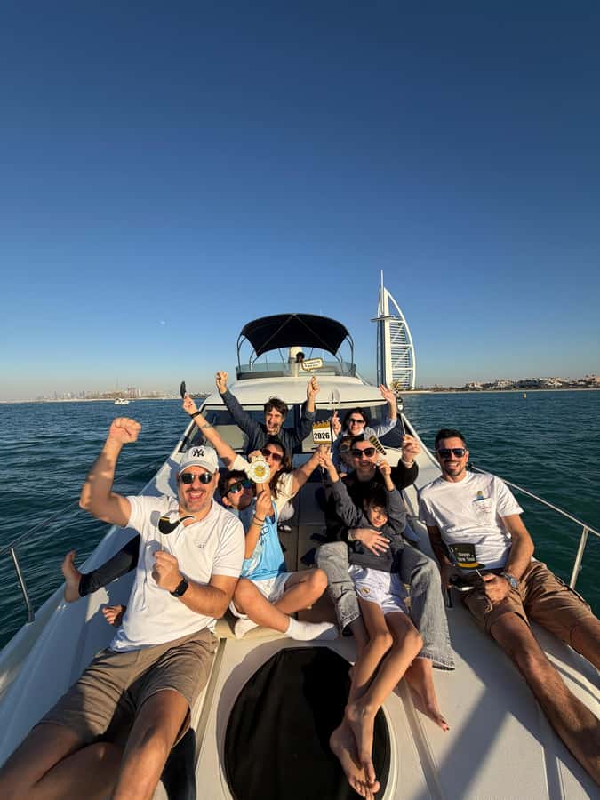 Dubai: Palm Jumeirah luxury private yacht Tour - Choosing 1, 2, or 3 hours: match your time to your wish list