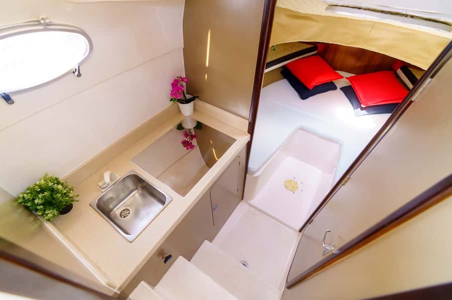 Dubai: Private Coastline Landmarks Mini-Yacht Tour - Palm Jumeirah Lagoon + Atlantis: The Part You’ll Remember