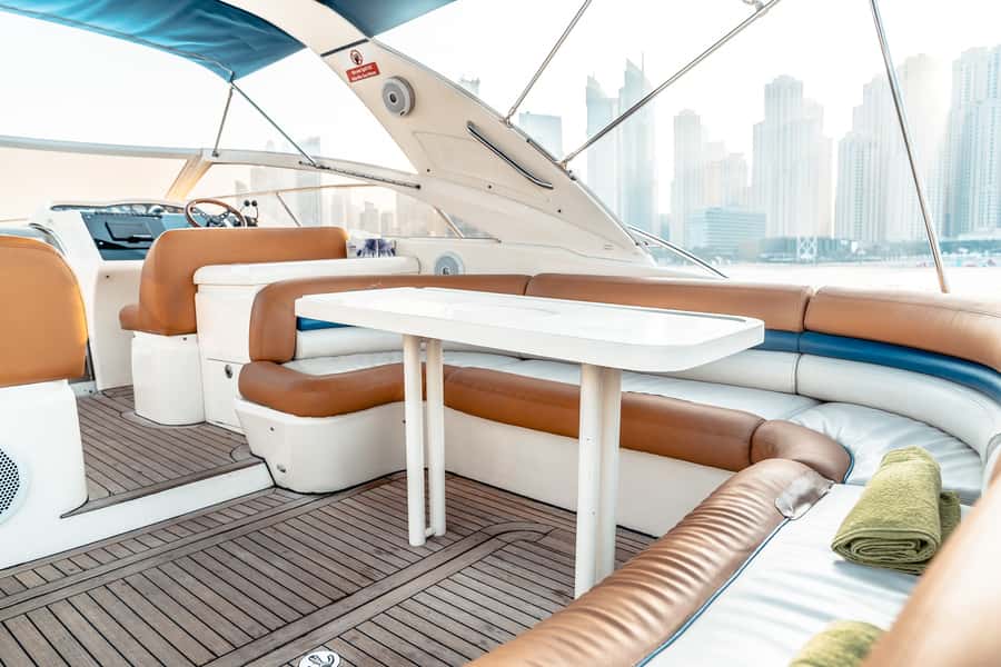 Dubai: Private Luxury Everest Yacht Cruise from Dubai Marina - The skyline route: from Jumeirah Beach to Atlantis to Burj Al Arab