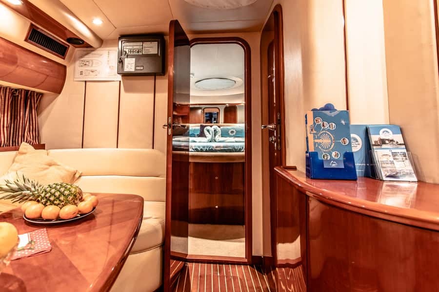 Dubai: Private Luxury Everest Yacht Cruise from Dubai Marina - Timing matters: daytime, sunset, and evening floodlit landmarks