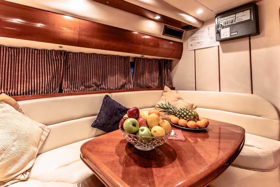 Dubai: Private Luxury Everest Yacht Cruise from Dubai Marina - Price and value: private sailing for a group up to 12