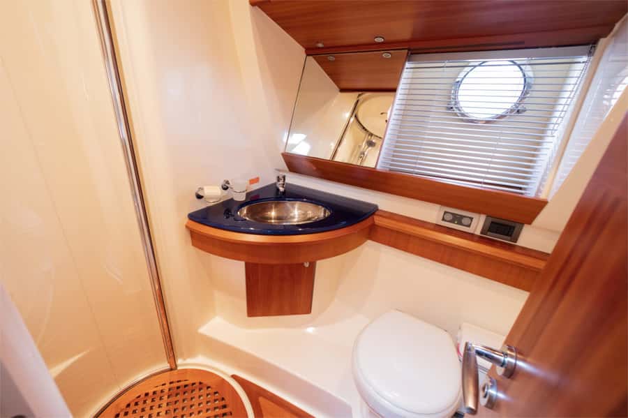 Dubai: Private Luxury Yacht Cruise for up to 20 People - Who should book this cruise (and who might want a different plan)